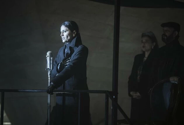 Кадр из 1 сезона сериала Ходячие мертвецы Дэрил Диксон