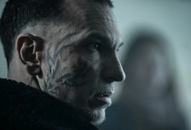 Кадр из 2 сезона сериала Ходячие мертвецы Дэрил Диксон